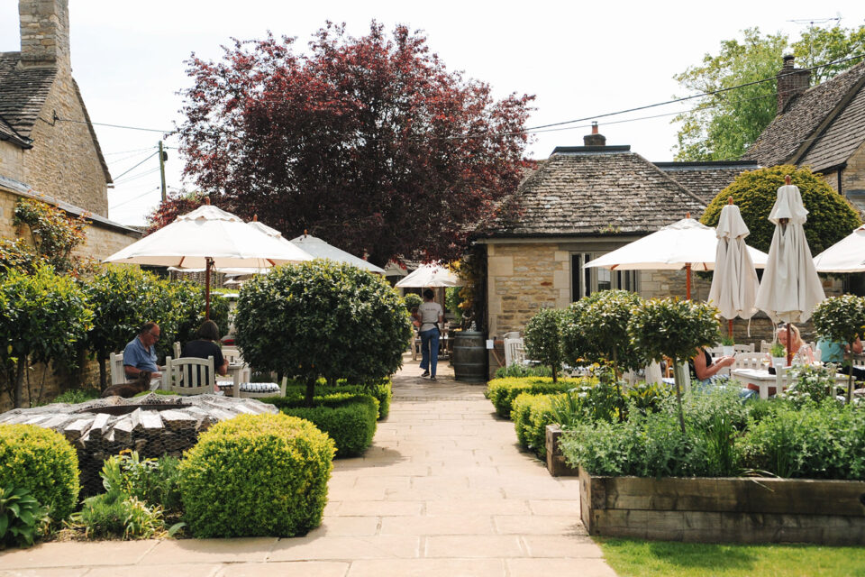 Pub Garden in Asthall | The Three Horseshoes